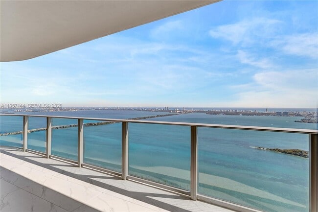 Building Photo - 700 NE 24th St Unit 5601