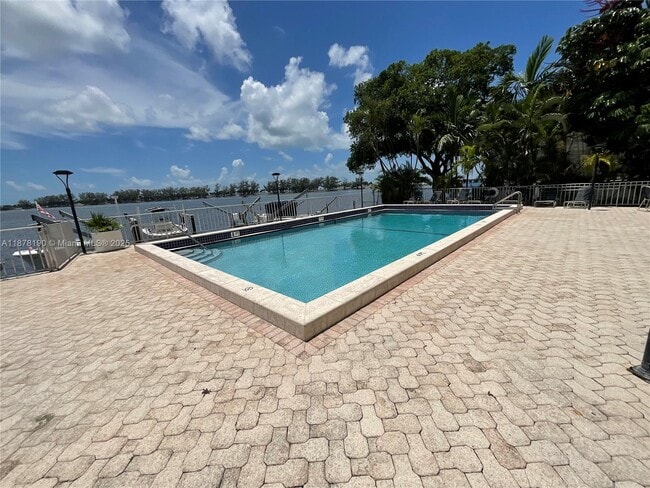 Building Photo - 2201 Brickell Ave Unit 25 Rental
