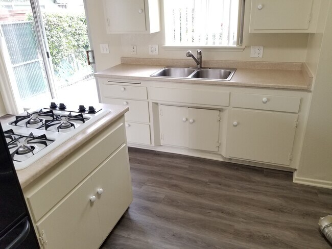 Photo - 3662 Howard Ave Casa