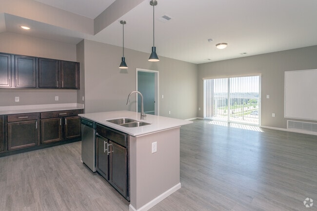 3BR, 3BA, Sky Loft - 1,661SF
