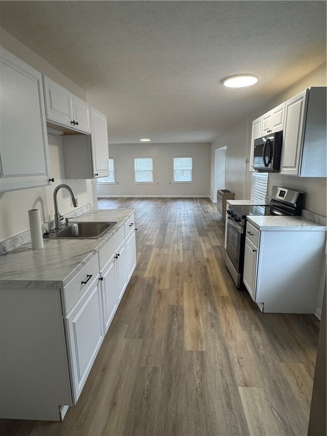 Photo - 202 E High St