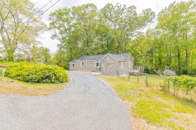 Photo - 1816 Maple Ln