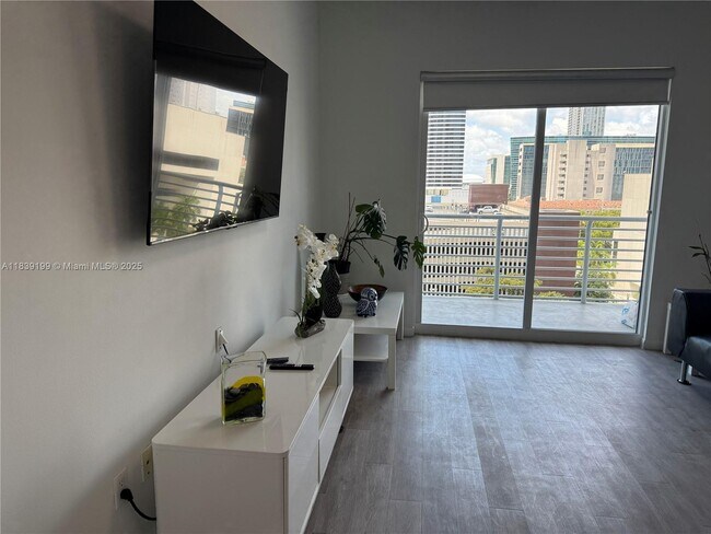 Photo - 234 NE 3rd St Unidad 905