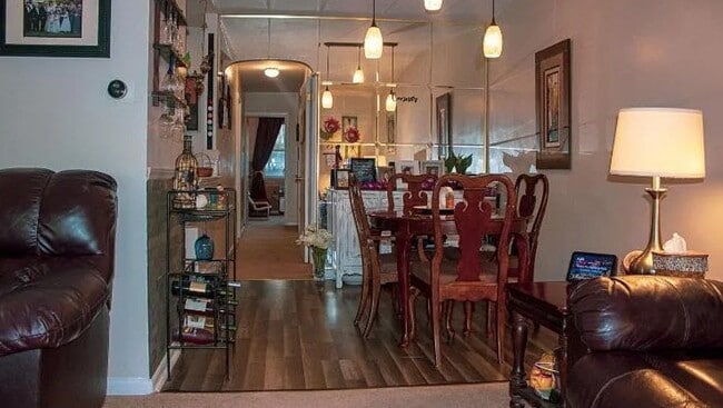 Photo - 542 Wartman St