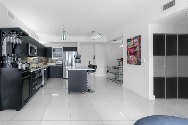 Photo - 90 SW 3rd St Unit 2116