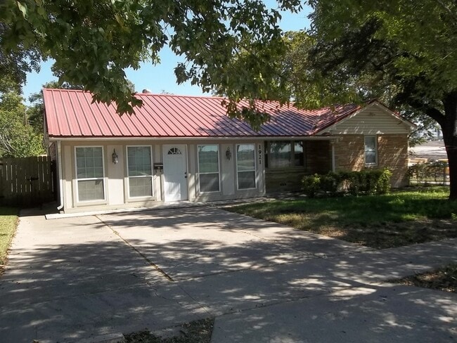 Building Photo - 3 BEDROOM, CLOSE TO SCOTT & WHITE Rental