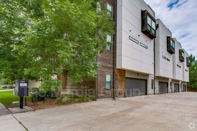 Building Photo - 5810 Bryan Pkwy Rental