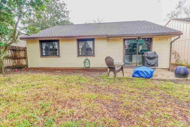 Photo - 1030 Alderwood Way