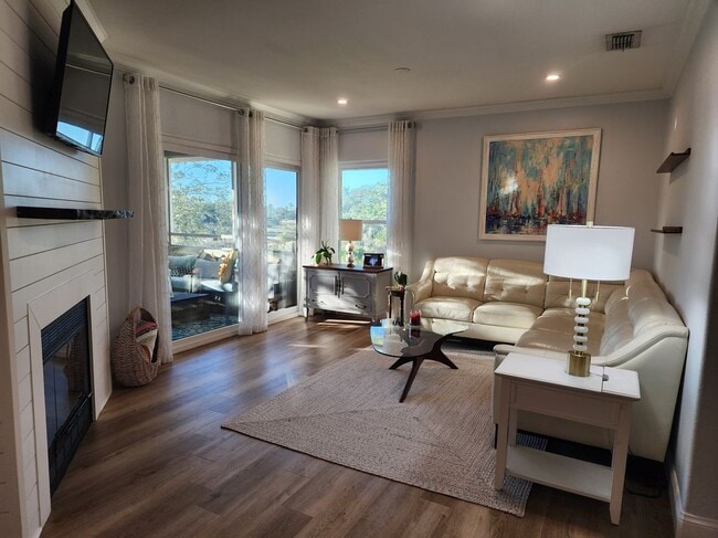 Photo - 1800 The Greens Way