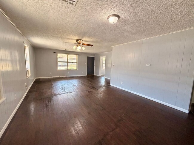 Photo - 816 N Broadway Ave