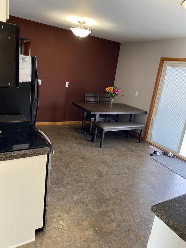 Photo - 808 Davis St