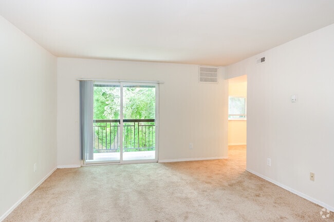 2BR, 1BA - 1,000SF - Living Room - Camden Hills