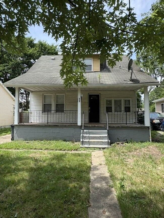 Building Photo - Updated 2-Bedroom Akron Home with Large Detached Garage