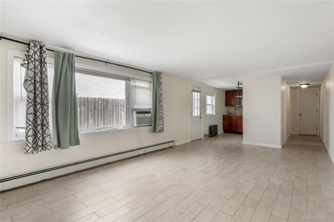Photo - 517 E Broadway