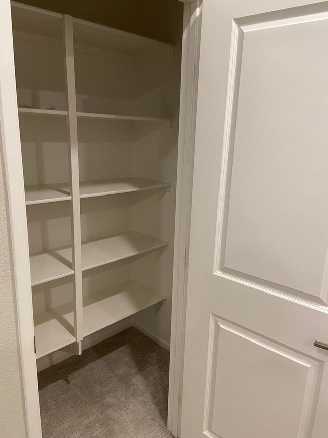 Photo - 5560 Kate Way