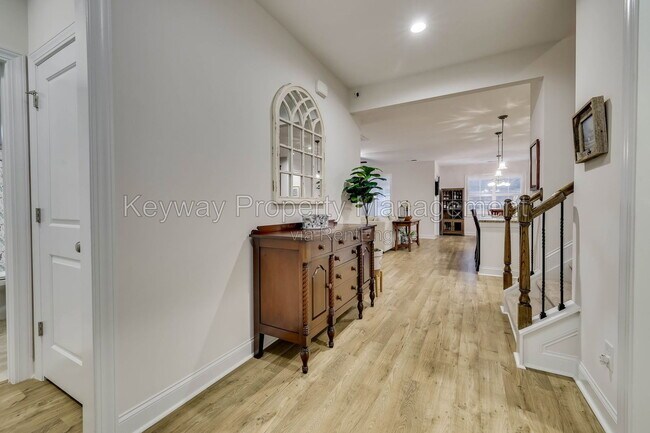 128 Fitzsimmon's Dr