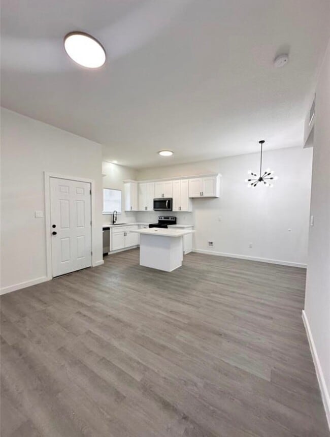 Photo - 328 Clearwater St