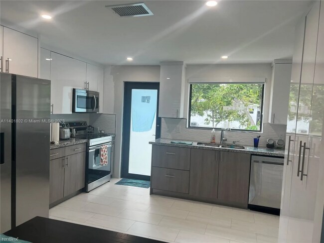 Photo - 14040 NE 16th Ct