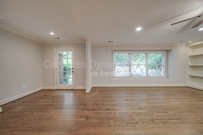 Photo - 6700 Castlegate Dr