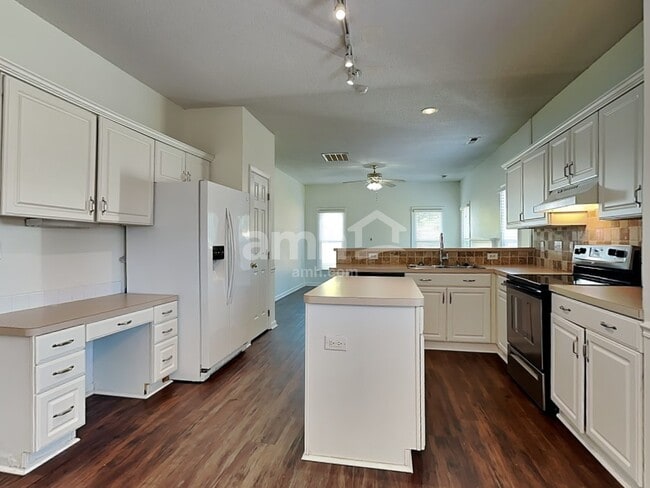 Photo - 3300 Kemper Ct