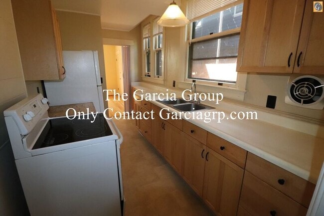 Photo - 1405 SW Hall St