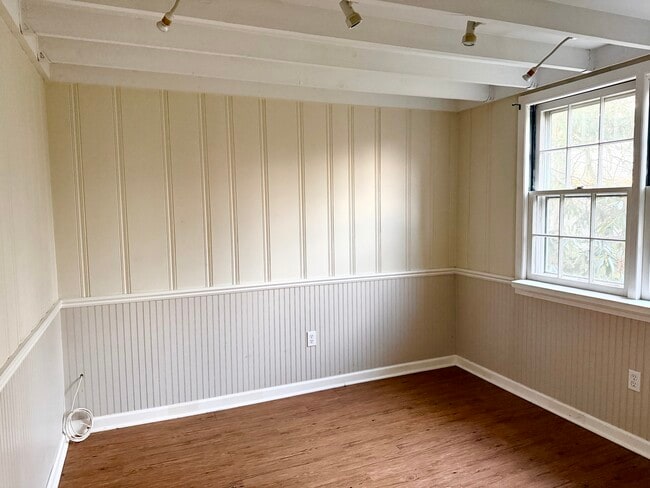 Photo - 170 Wilmot Rd