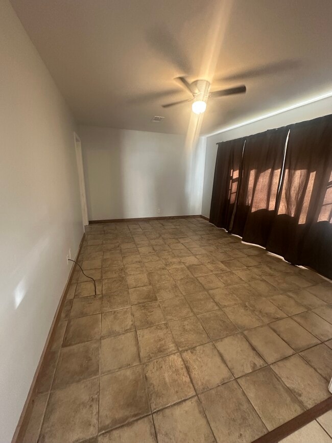 Building Photo - 202 Gross St