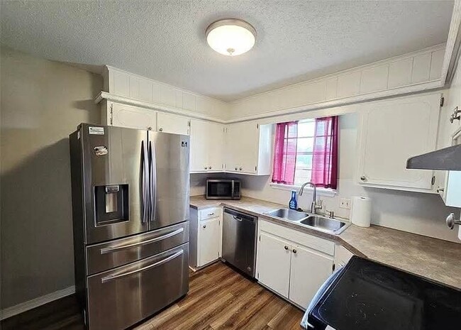 1121 W 14th Pl