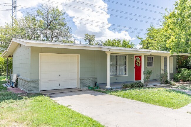 Photo - 306 N Guilford Dr