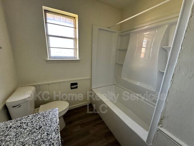 Photo - 421 NW 89th St