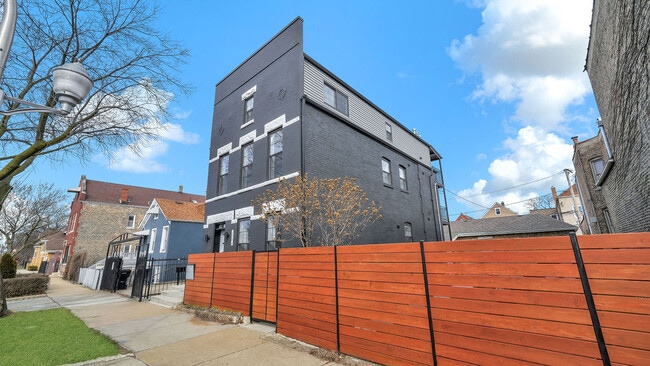 Building Photo - 2704 W 24th Pl Unit 3 Rental