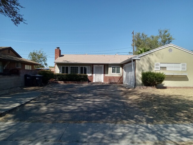 Newly remodeled 3 bedroom, 2 bath home. - Newly remodeled 3 bedroom, 2 bath home.