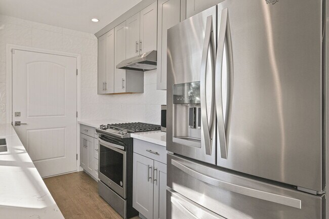 1238 S Burnside Ave