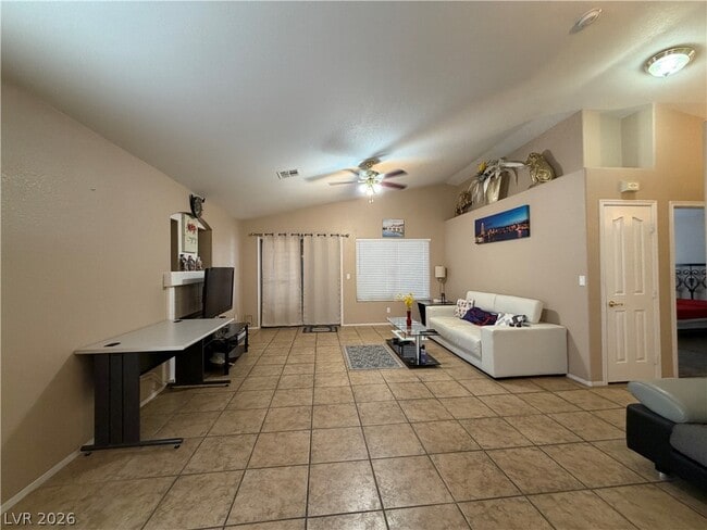 Photo - 868 Worrell Ave