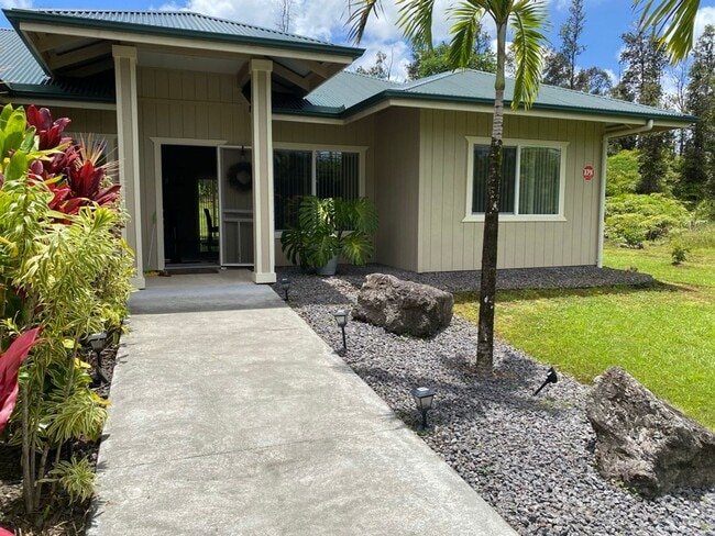 Building Photo - 3/2 Furnished & Pet Friendly-Hawaiian Paradise Park