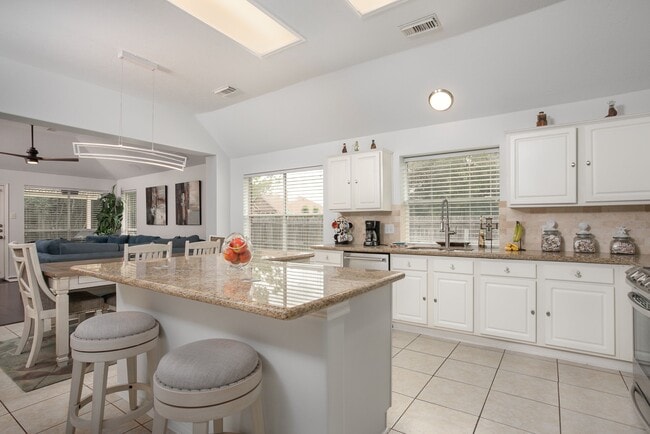 Photo - 1828 Barretts Glen Dr