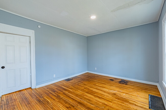 Photo - 383 Champlain St