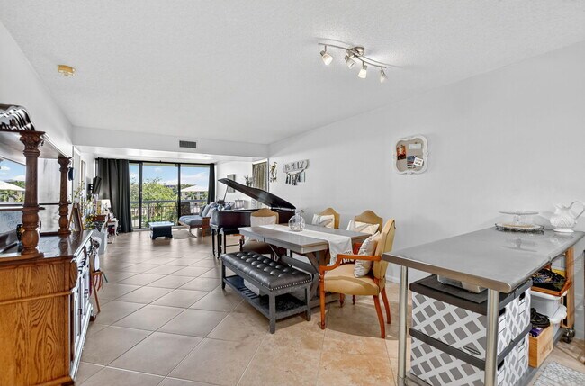 Photo - 6205 Balboa Cir Unidad 403