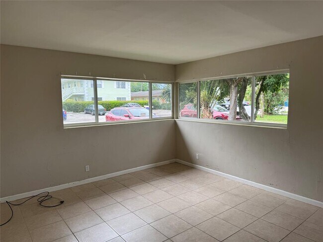 Photo - 911 SW 15th Ter Unit 1