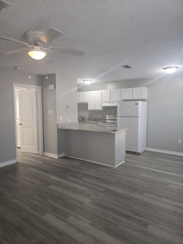 Building Photo - 42493 Barry Ct