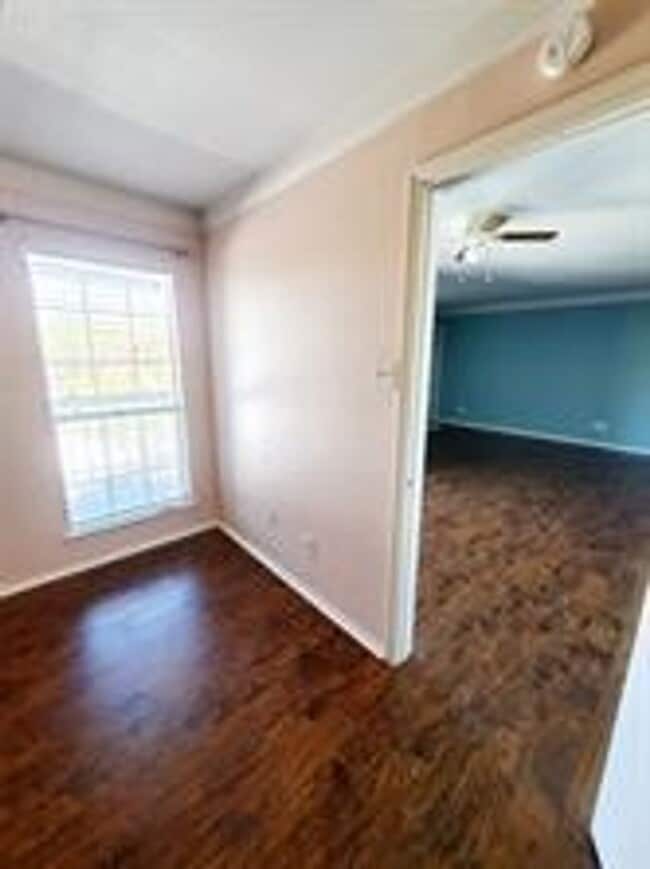 Photo - 18333 Roehampton Dr