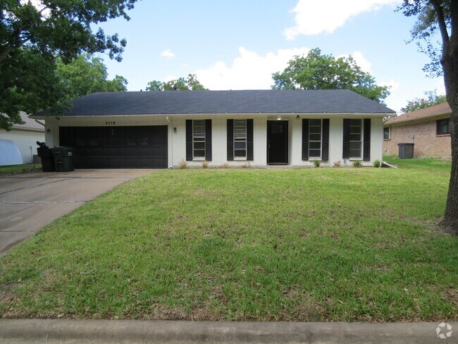 Building Photo - "Charming 3-Bed, 2-Bath Gem with 1,654 Sq ... Rental