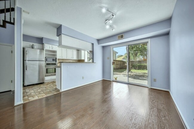 Photo - 4137 Ruskin St