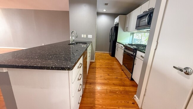 Photo - 2605 Calumet St Unit 16