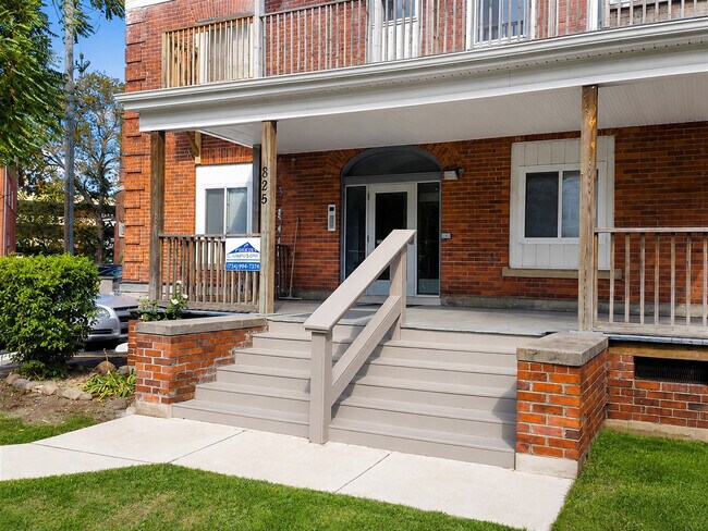 825 Tappan