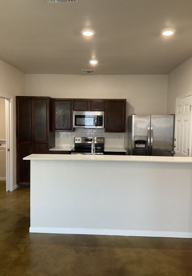 Photo - COMING SOON! Unidad 310 Lowes Blvd -  A