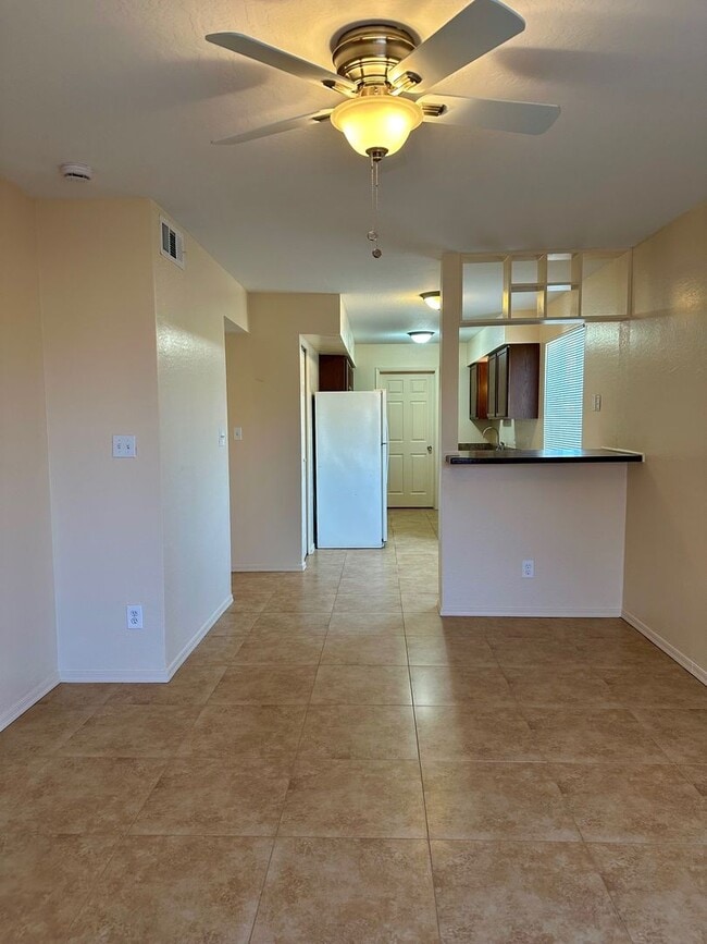 Building Photo - 43 W Inglewood St Unit 43 W Inglewood St #1