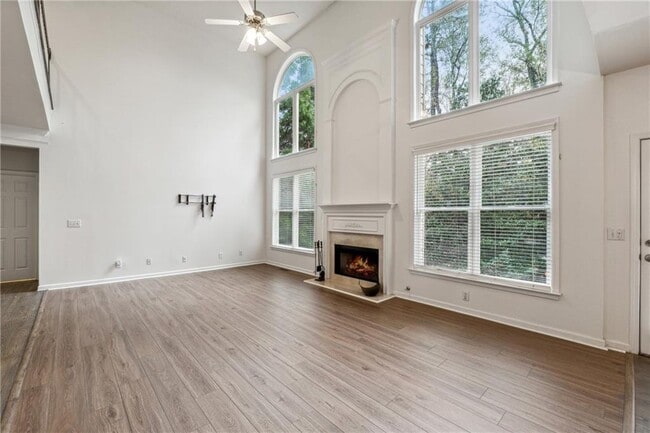 Photo - 2075 Willshire Glen