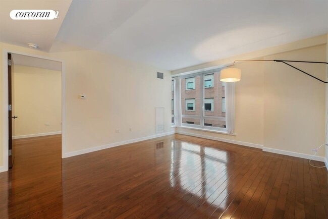 Photo - 462 W 58th St