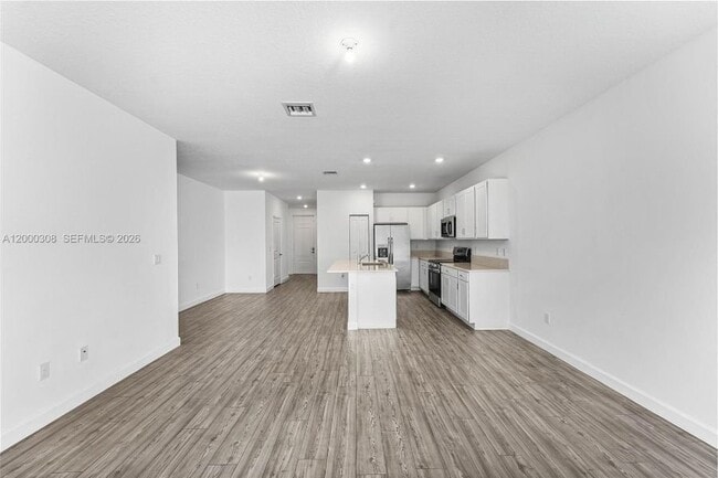 Photo - 4612 Hollister Ave